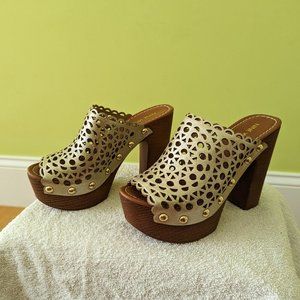 Nine West Metallic Gold Faux Leather Laser Cut Clogs Sz 6